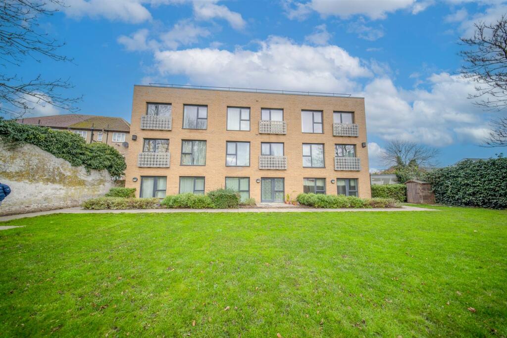 Main image of property: Western Road, Southall UB2