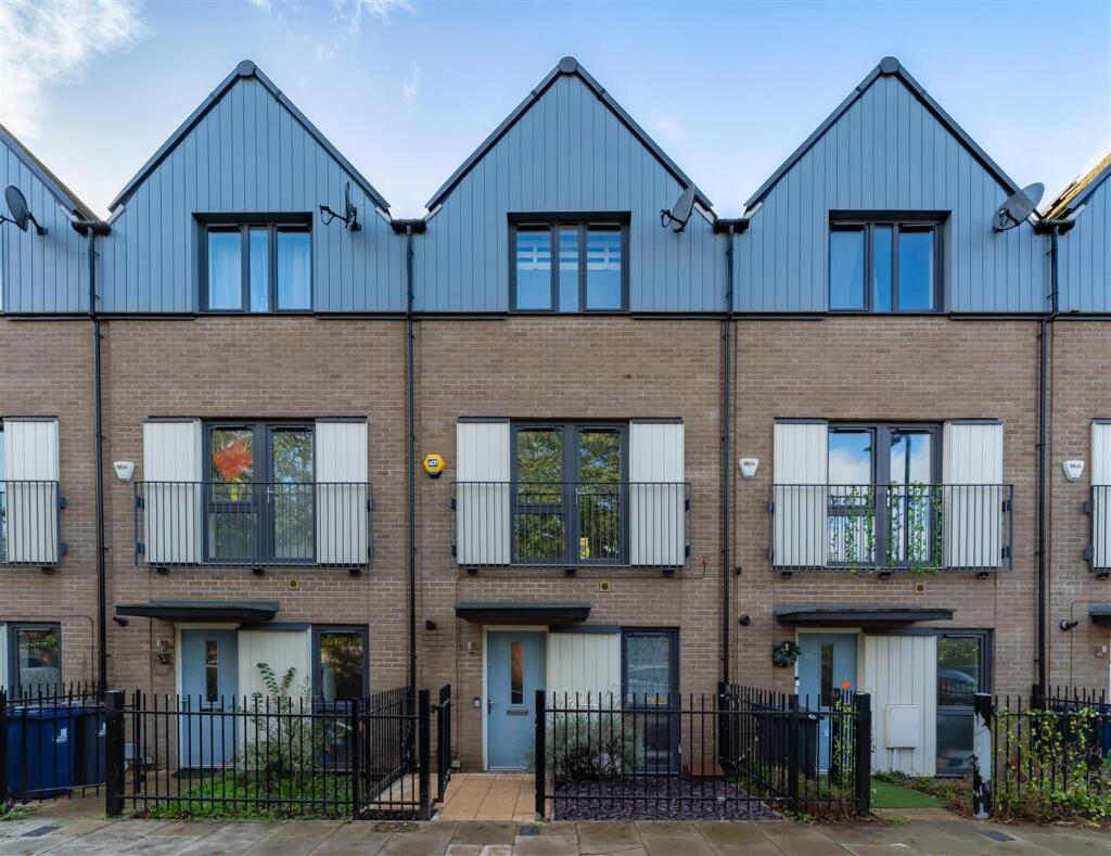 4 bedroom terraced house