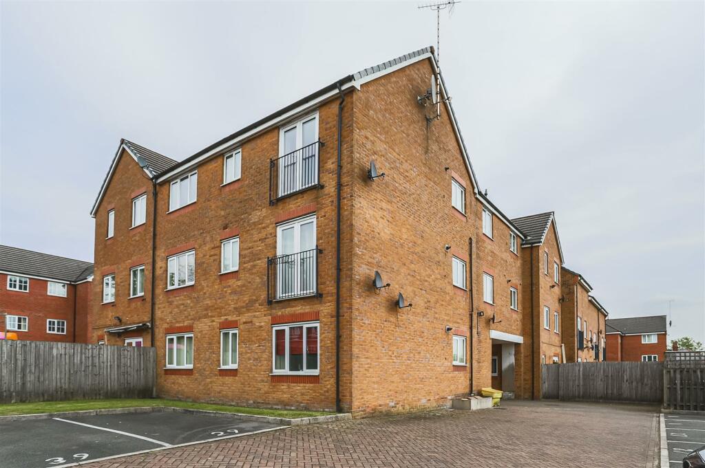 1 bedroom apartment for sale in Reed Close, Farnworth, BL4