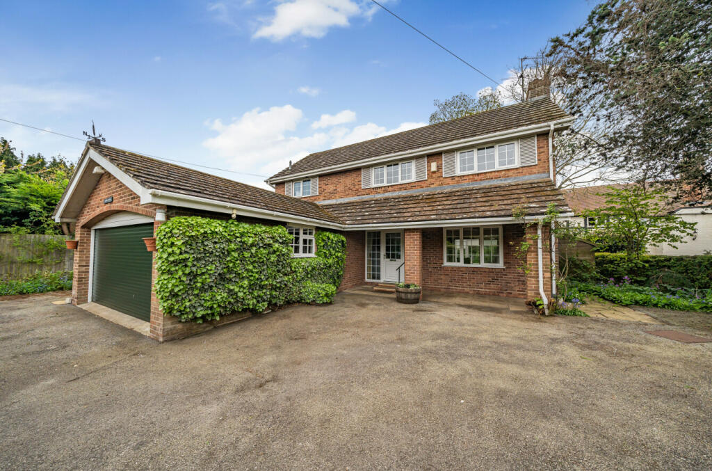 4 bedroom detached house for sale in Bredons Hardwick, Tewkesbury