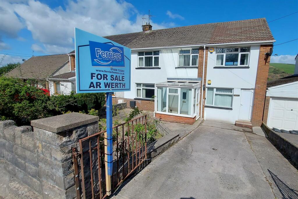 4 bedroom semidetached house for sale in Maesteg Road, Llangynwyd