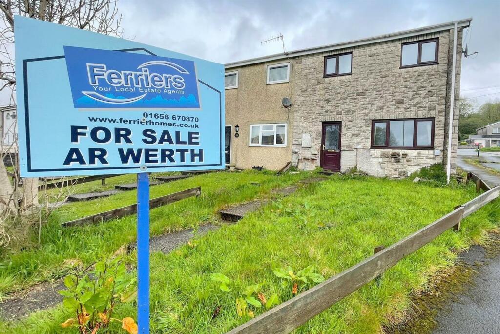 2 bedroom end of terrace house for sale in Chestnut Grove, Garth