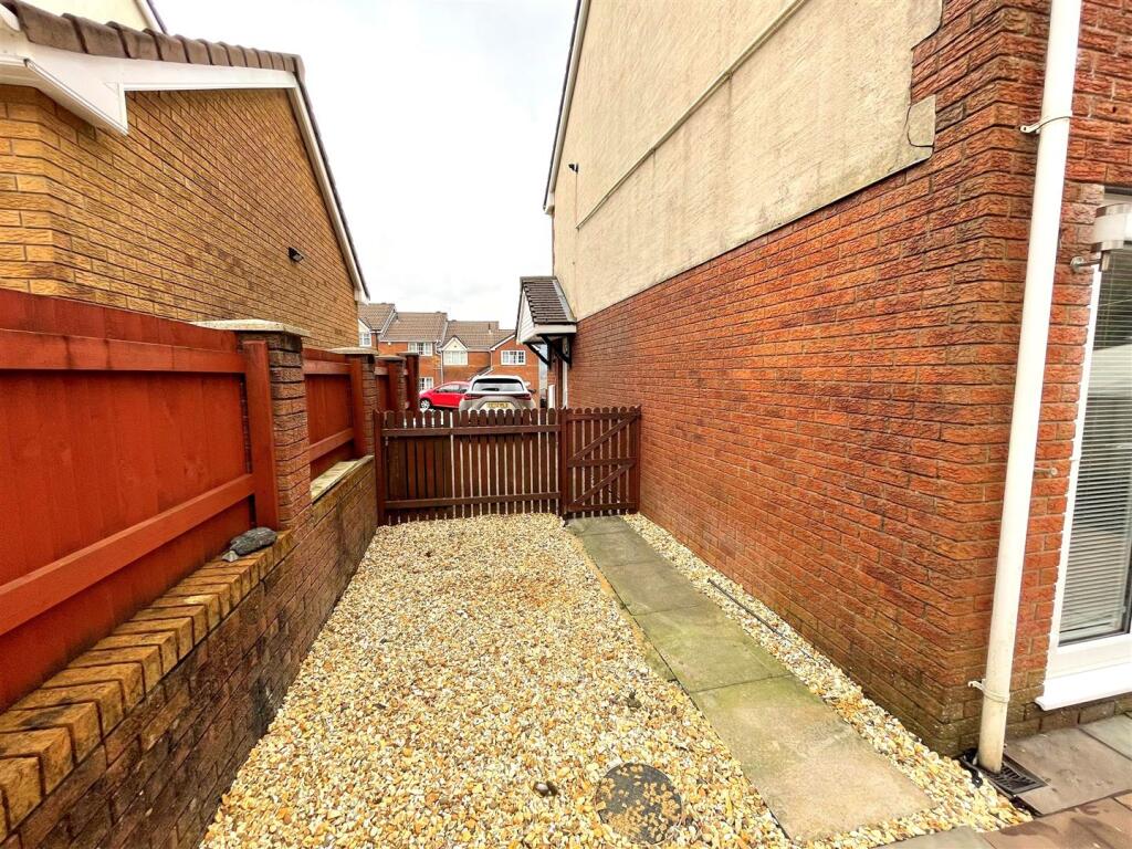 Additional property image - Cwrt Coed Parc, Maesteg