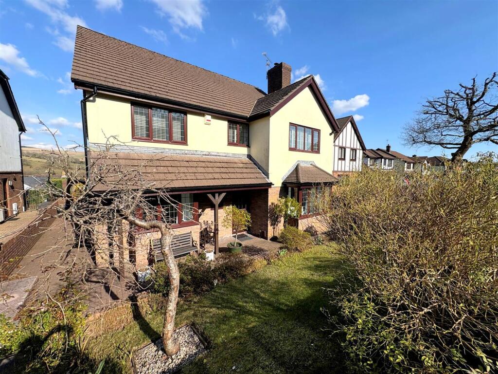 Main image of property: Y Dderwen, Llangynwyd, Maesteg