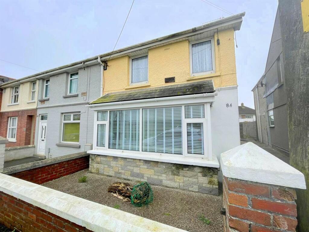 1 bedroom flat for sale in Newton Nottage Road, Porthcawl, Bridgend, CF36