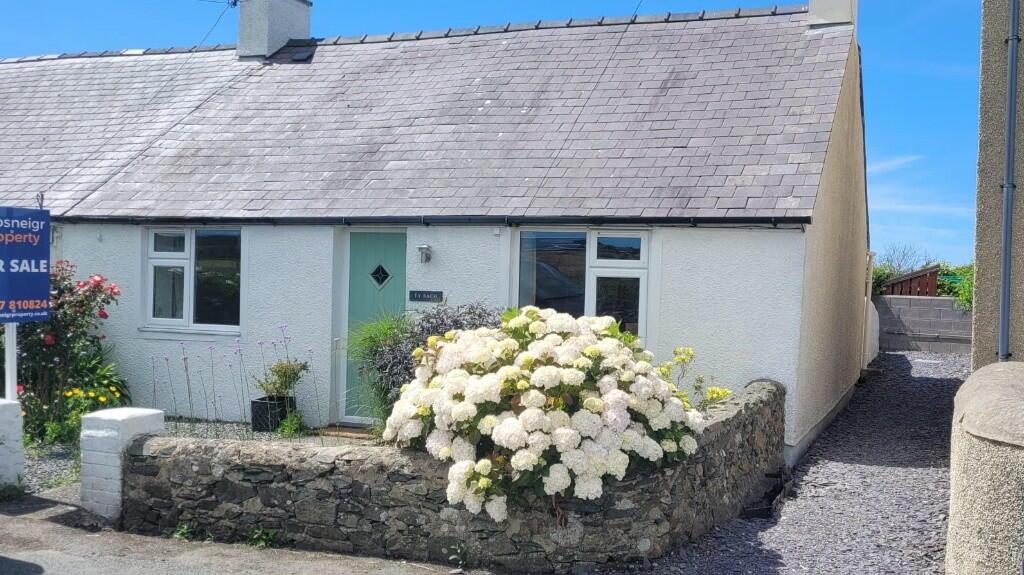 3 bedroom semidetached house for sale in Llanfaelog, LL63