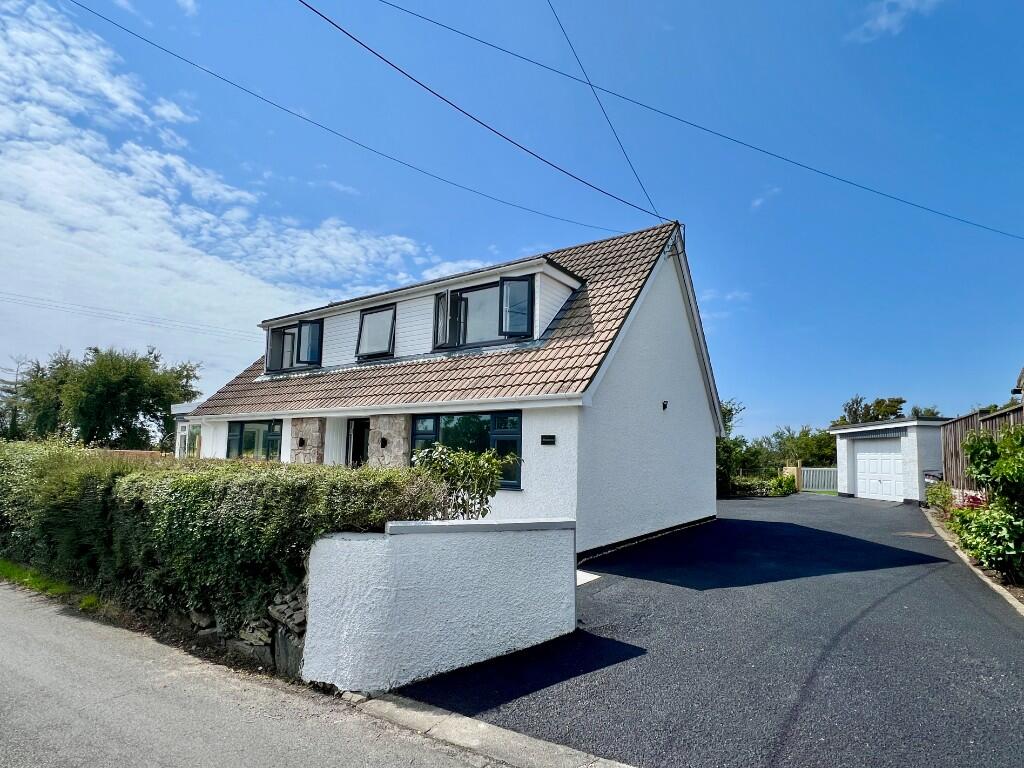 Main image of property: Dwyran,LL61