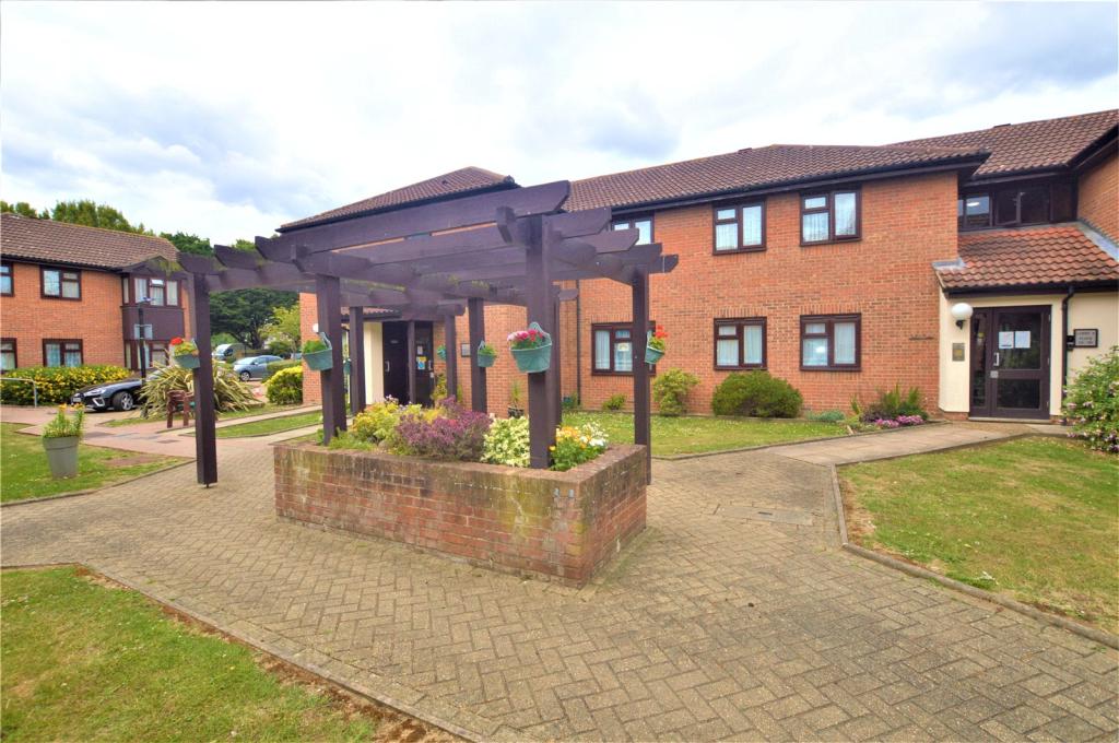1 bedroom retirement property for sale in Fountain Court, Bowes Close