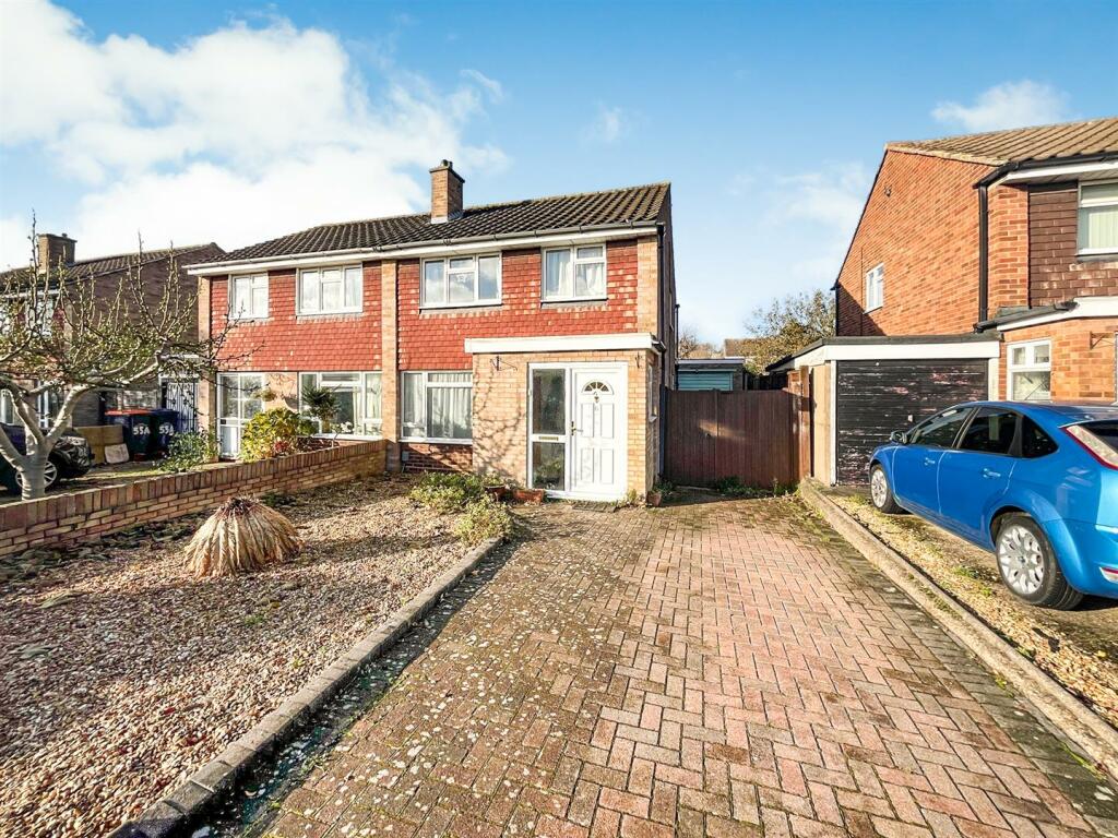 3 bedroom semidetached house for sale in Quantock Close, Putnoe