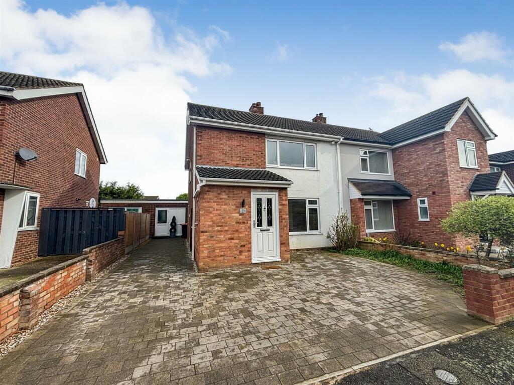 3 bedroom semidetached house for sale in Conway Crescent, Brickhill