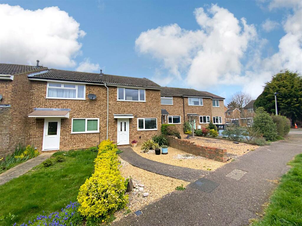 3 bedroom terraced house for sale in Mowbray Close, Bromham, Bedford, MK43