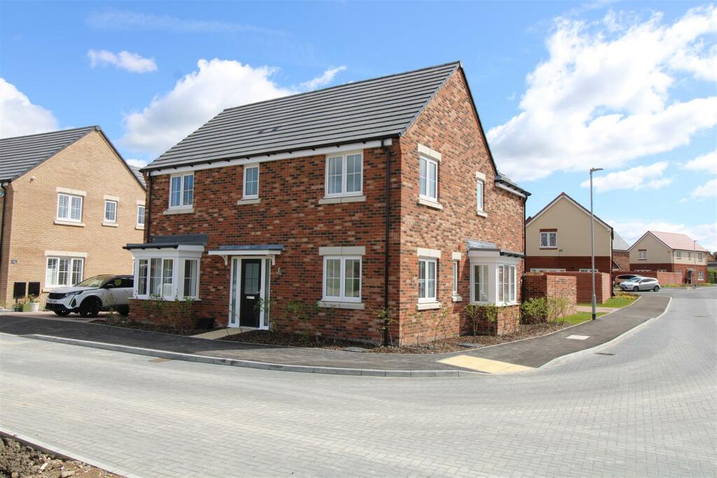 4 bedroom detached house for sale in The Mountford, Bidwell Mews, Houghton Regis, Dunstable, LU5