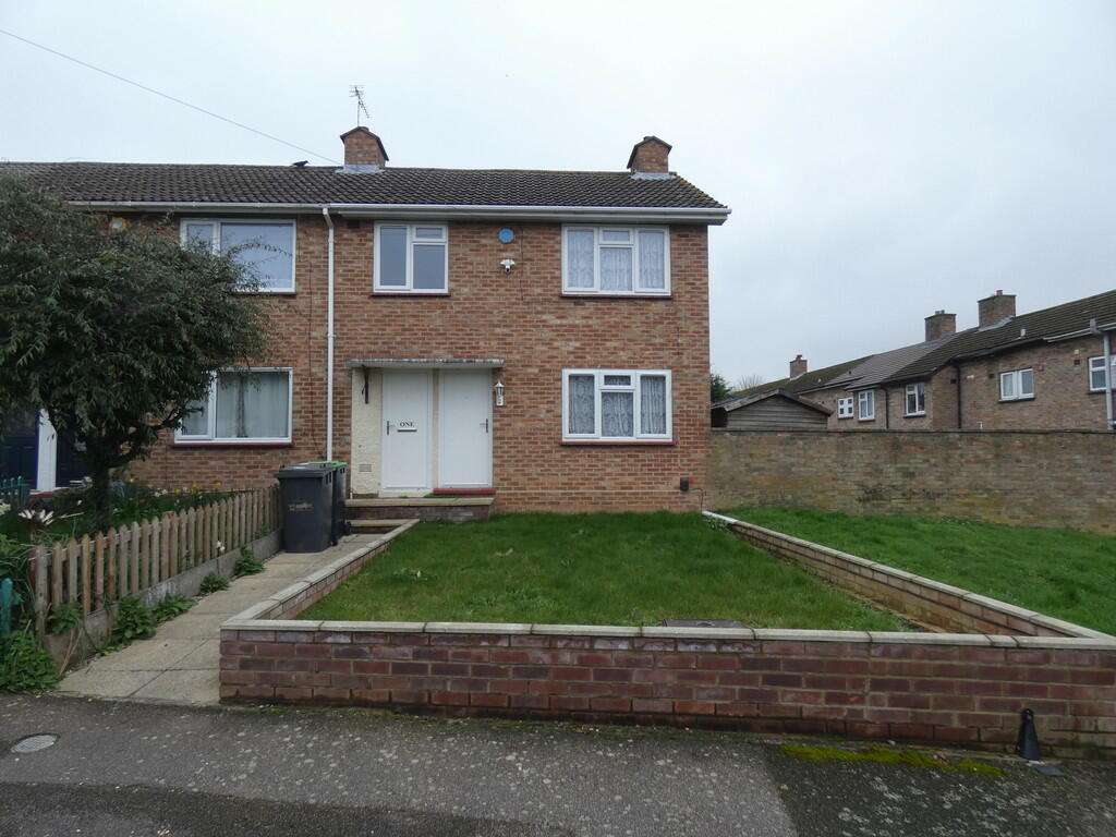3 bedroom end of terrace house for rent in Bedford MK41