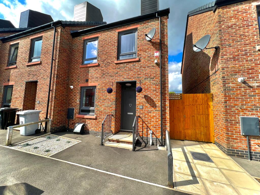 2 bedroom town house for sale in Green Street, Macclesfield, SK10