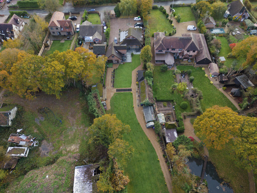 5 bedroom hospitality facility for sale in Bromley Green road, Ashford