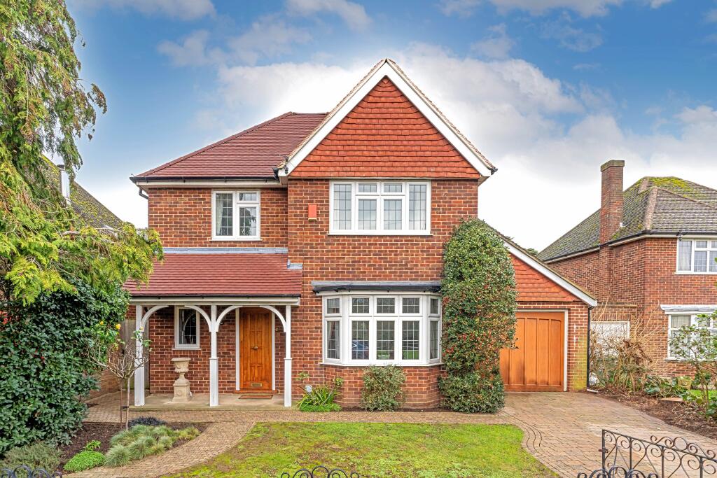 4 bedroom detached house for sale in Roxford Close, Shepperton, TW17