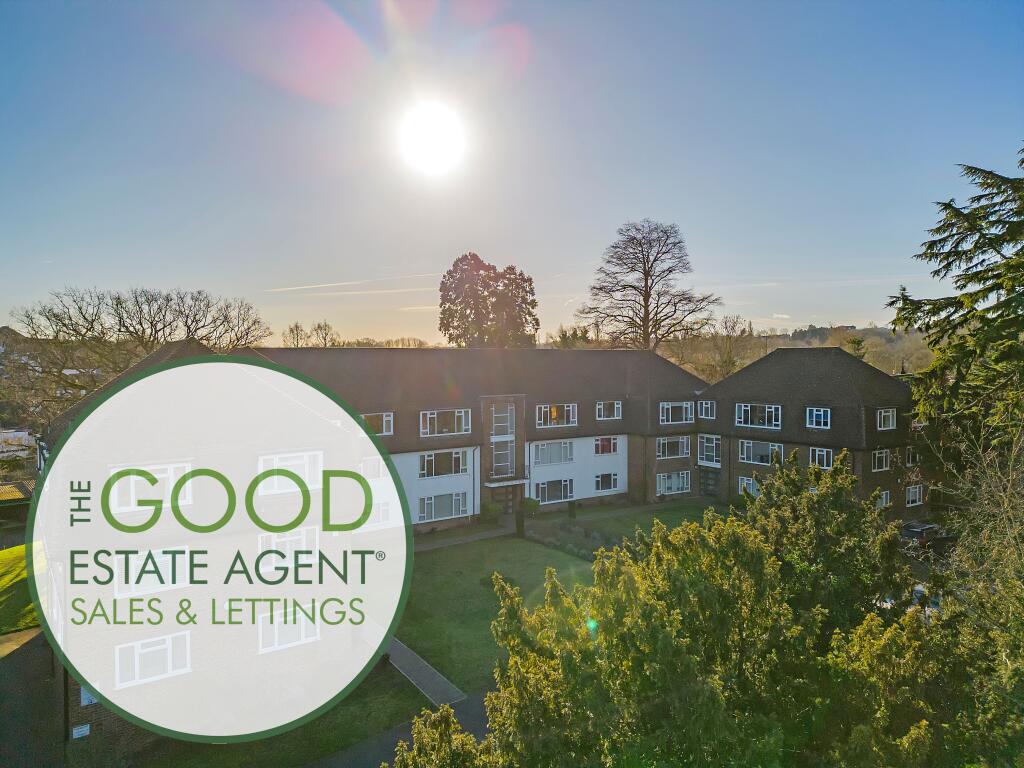 2 bedroom flat for sale in Newnham House, Loughton, IG10