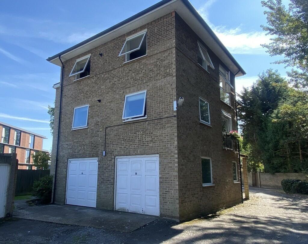 1 bedroom flat for sale in Sunbury Court Mews, SunburyOnThames, TW16