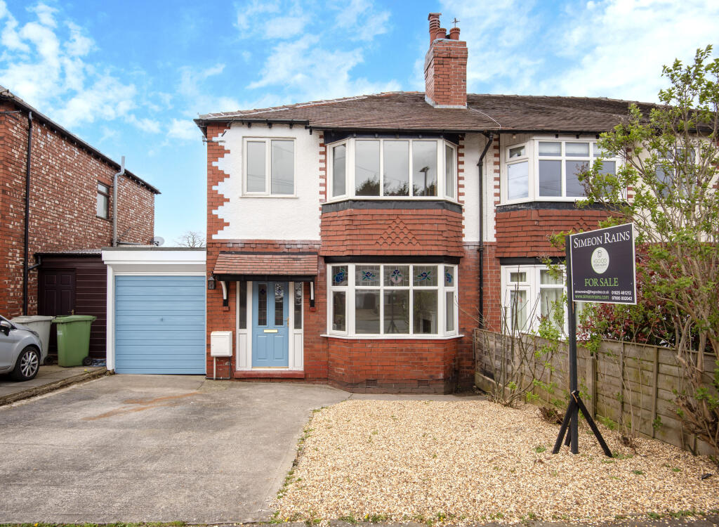 3 bedroom semidetached house for sale in Northgate Avenue