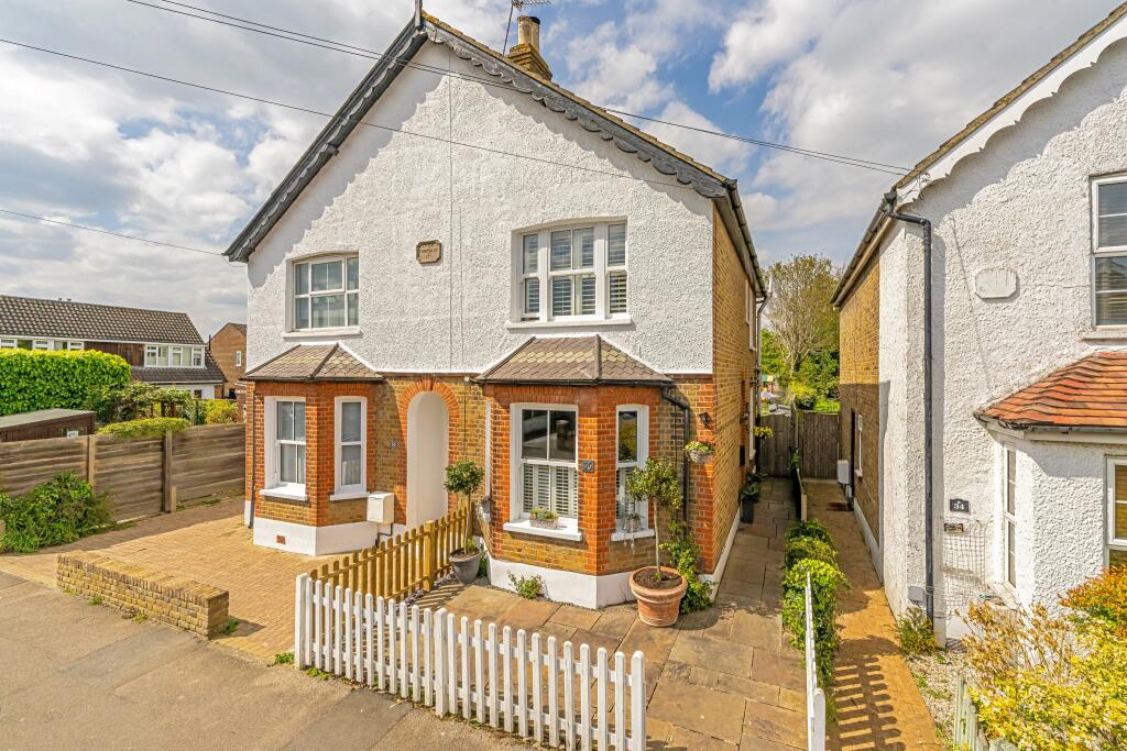 2 bedroom semidetached house for sale in Rooksmead Road, Sunbury on