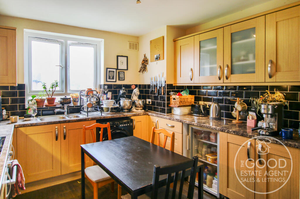 2 bedroom flat for sale in Delamere Road, Handforth , SK9