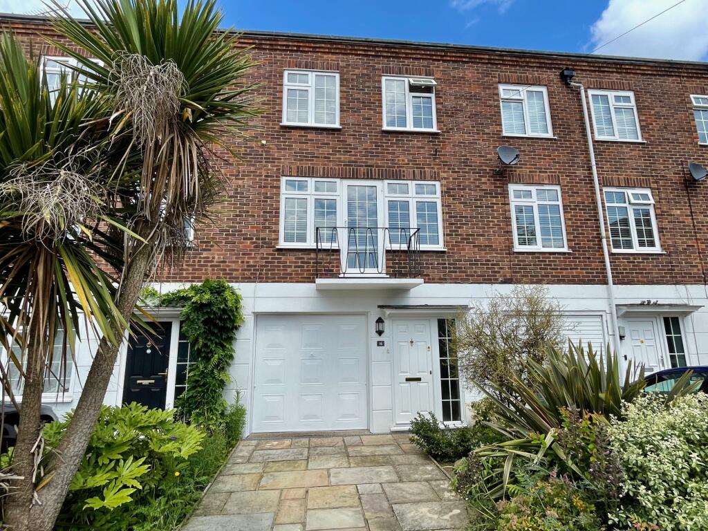 3 bedroom terraced house for sale in Sunmead Road, Sunbury on Thames, TW16
