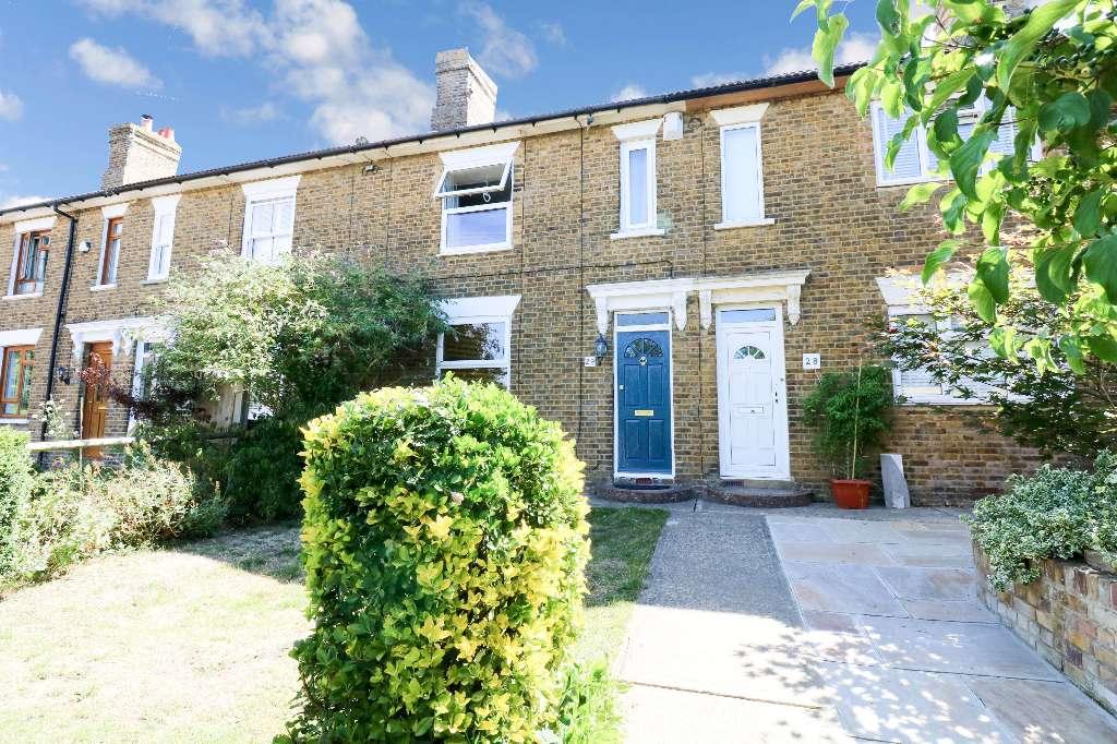 3 bedroom terraced house for sale in Priory Row, Faversham, ME13