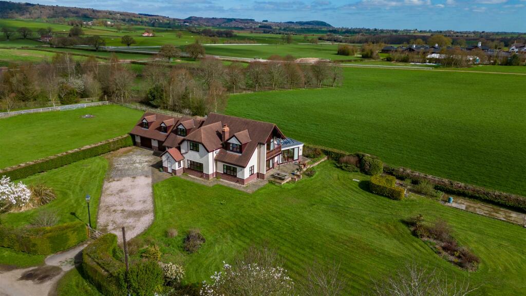 4 bedroom detached house for sale in Greenfields, Hampton, Malpas