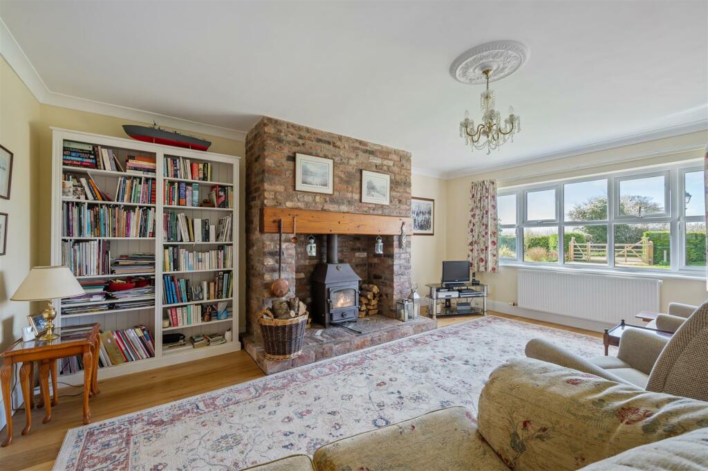 4 bedroom detached house for sale in Greenfields, Hampton, Malpas