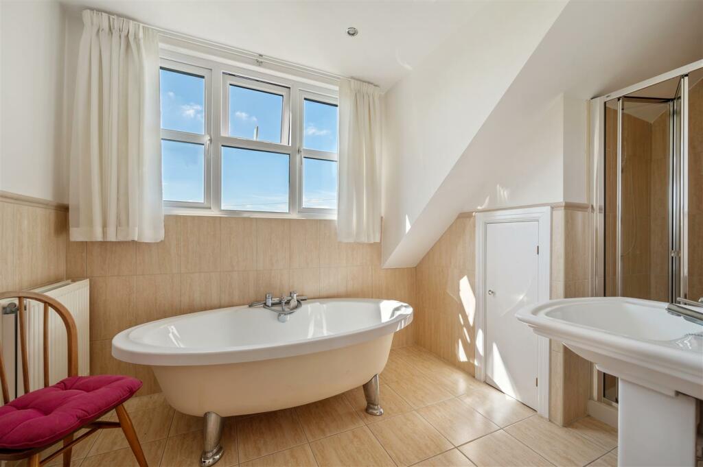 4 bedroom detached house for sale in Greenfields, Hampton, Malpas