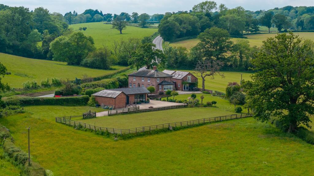 Equestrian facility for sale in Twining Cottage, Erbistock, Wrexham