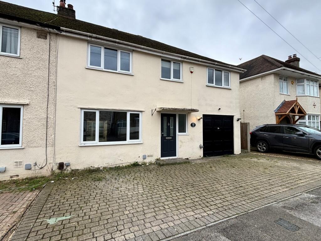 4 bedroom end of terrace house for sale in Kings Road, London Colney, AL2