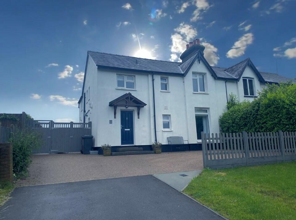 4 bedroom semidetached house for sale in London Road, Shenley, WD7