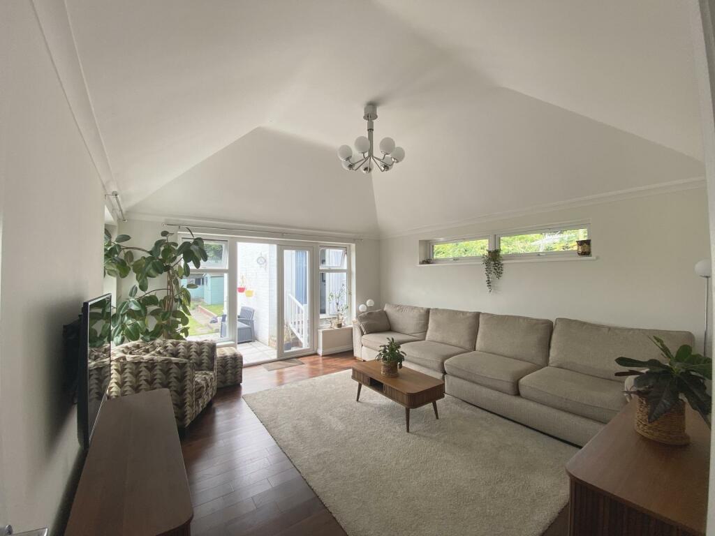 2 bedroom bungalow for sale in Cavendish Road, Markyate, AL3