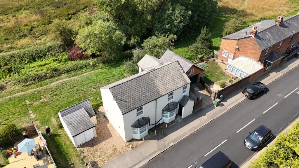 Main image of property: High Street, Colney Heath, AL4