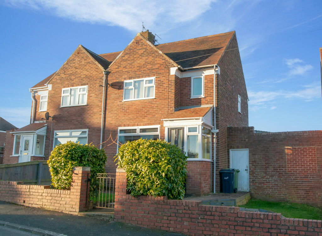 2 bedroom semidetached house for sale in Hazel Avenue, Silksworth