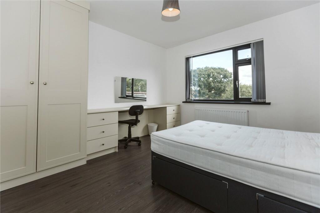 5 bedroom semi-detached house for rent in Kingsholm Road, Southmead, Bristol, BS10