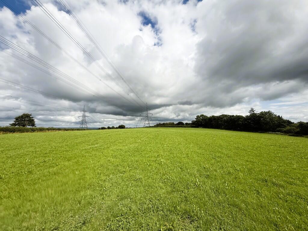 Main image of property: SA33 5AY