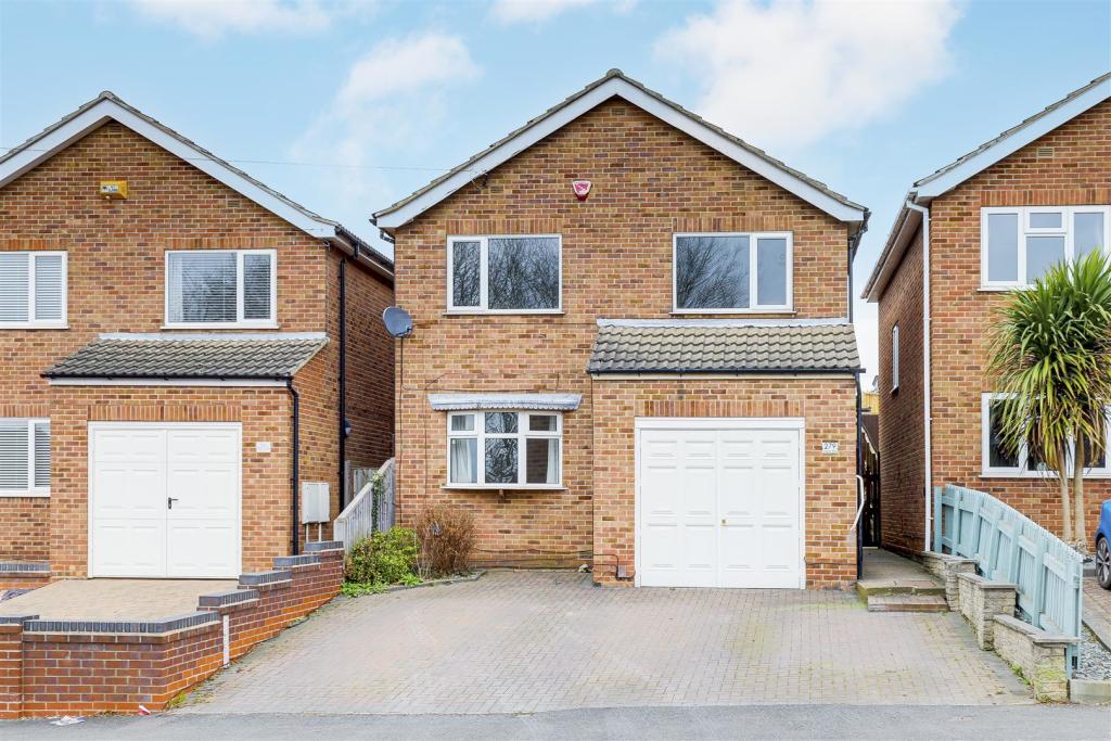 4 bedroom detached house for sale in Coppice Road, Arnold