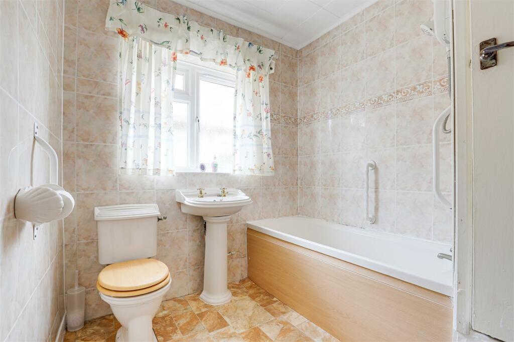 2 bedroom detached bungalow for sale in St. Albans Road, Arnold