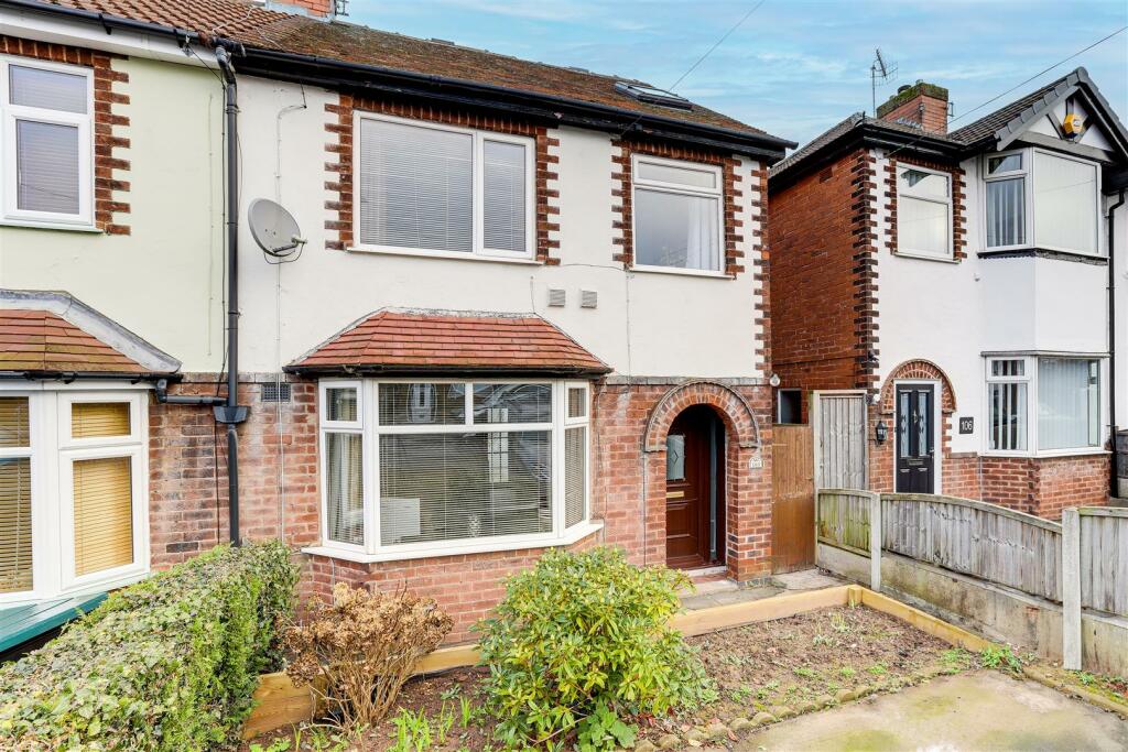 4 bedroom semidetached house for sale in Redhill Road, Arnold
