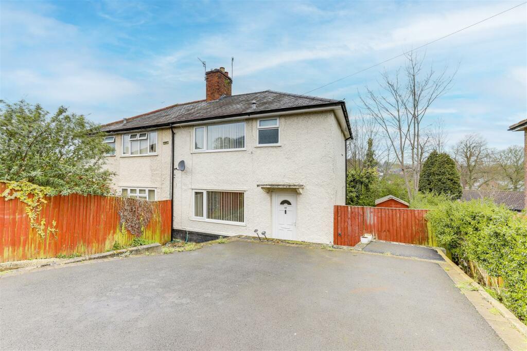 3 bedroom semidetached house for sale in Bonnington Crescent, Nottingham, NG5