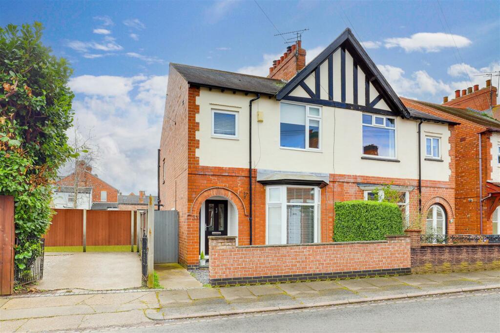 3 bedroom semi-detached house for rent in Upper Wellington Street, Long Eaton, Nottingham, NG10 4NH, NG10