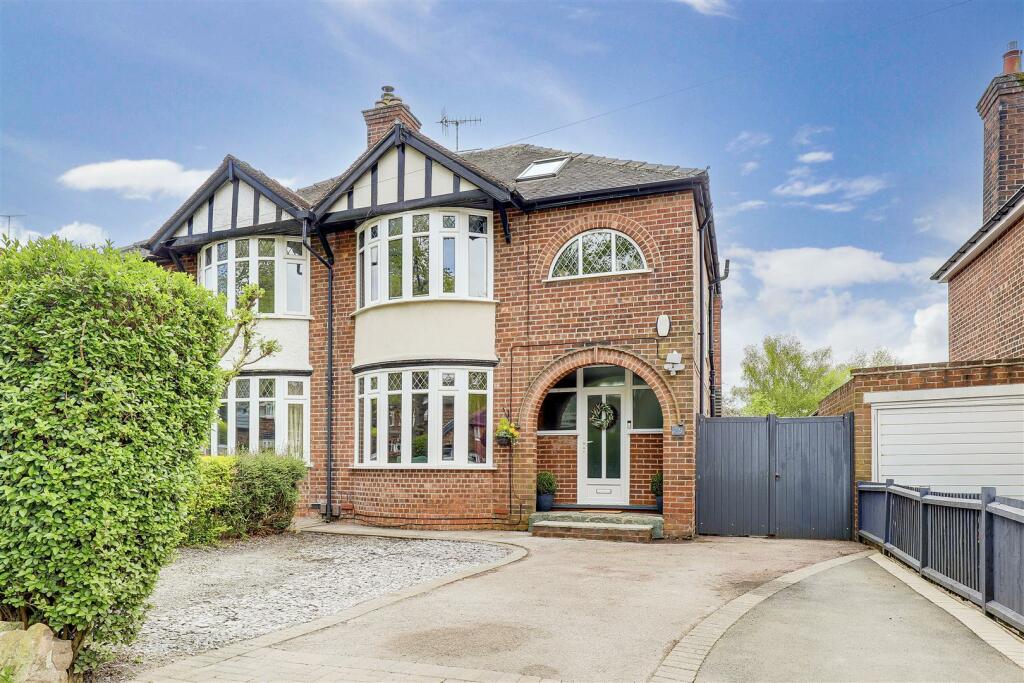 4 bedroom semidetached house for sale in Bedale Road, Sherwood Dales