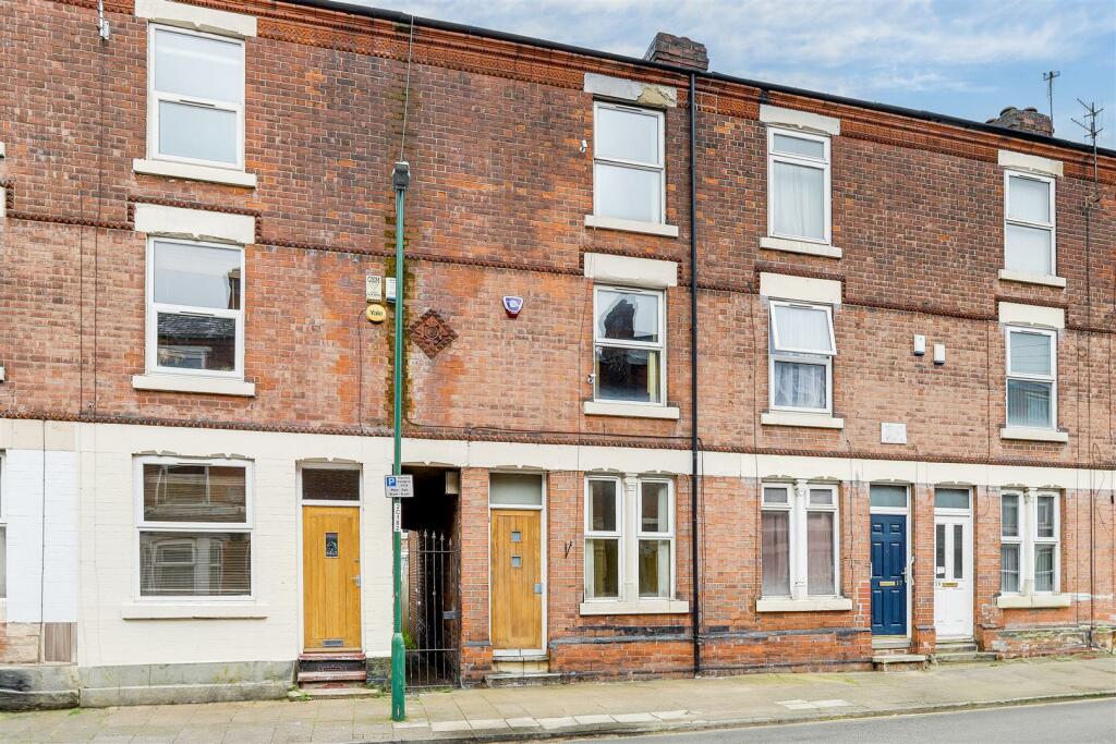 3 bedroom terraced house for sale in Chippendale Street, Lenton