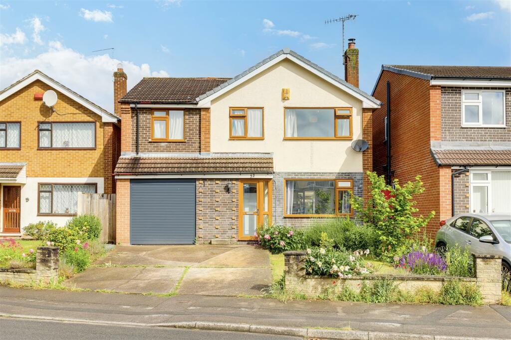4 bedroom detached house for sale in Aylesham Avenue, Arnold