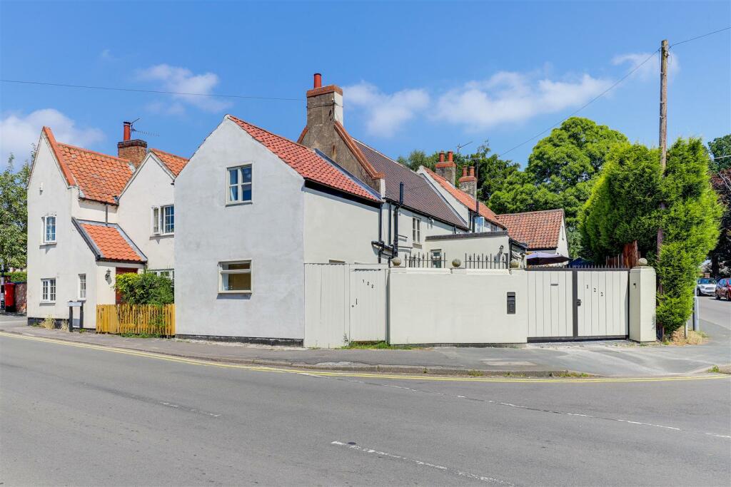 4 bedroom detached house for sale in Main Street, Calverton