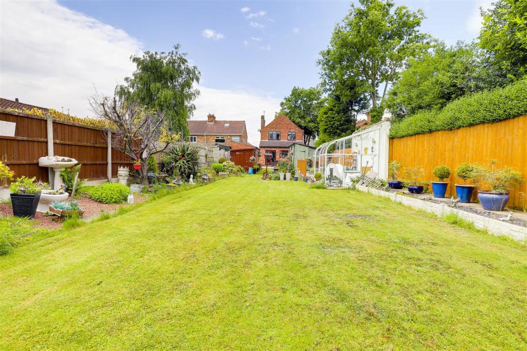 3 bedroom detached house for sale in Arnot Hill Road, Arnold