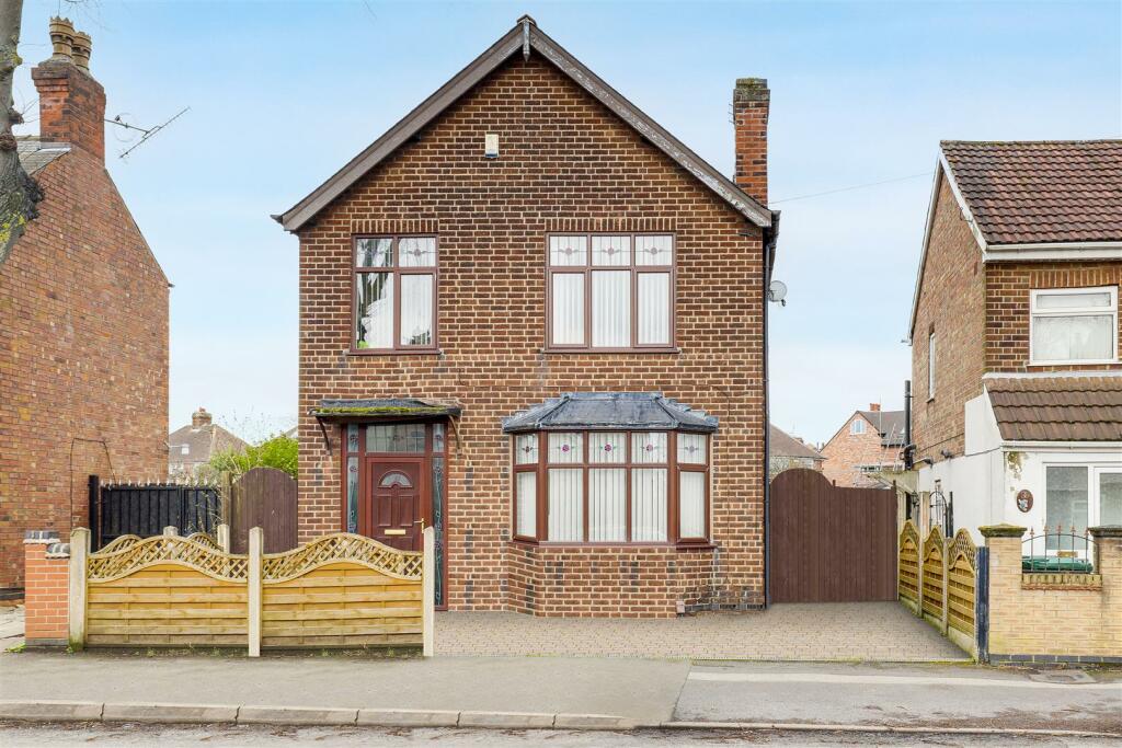 3 bedroom detached house for sale in Arnot Hill Road, Arnold
