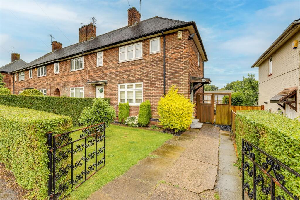 3 bedroom end of terrace house for sale in Arnold Road, Nottingham